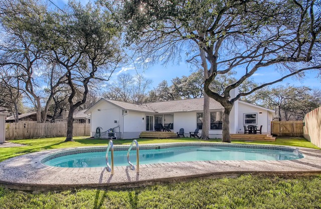 Modern 4bd w/Pool, Outside dining, Gourmet kitchen
