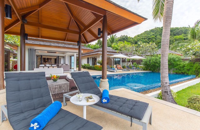 Modern 4BR Beachfront Villa | Lipa Noi Beach
