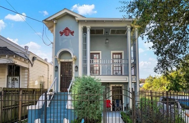 Modern 4BR Retreat · Walk to Downtown New Orleans Unit 1