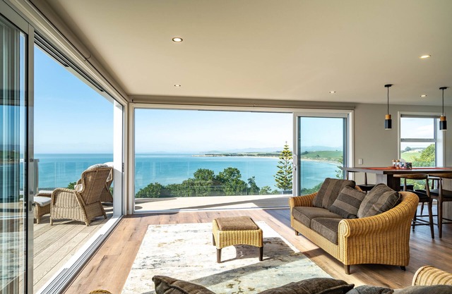 Modern & Amazing with Unbeatable Ocean Views. AVAILABLE FOR LABOUR WEEKEND 2025