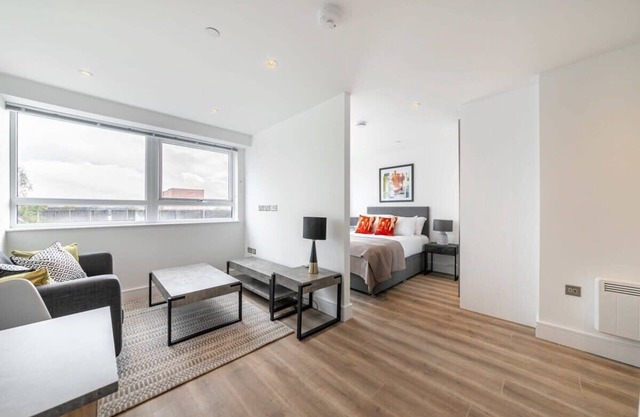 Modern and Bright Studio in Central East Grinstead