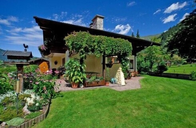 Modern and cozy country house in a beautiful location, close to the center.