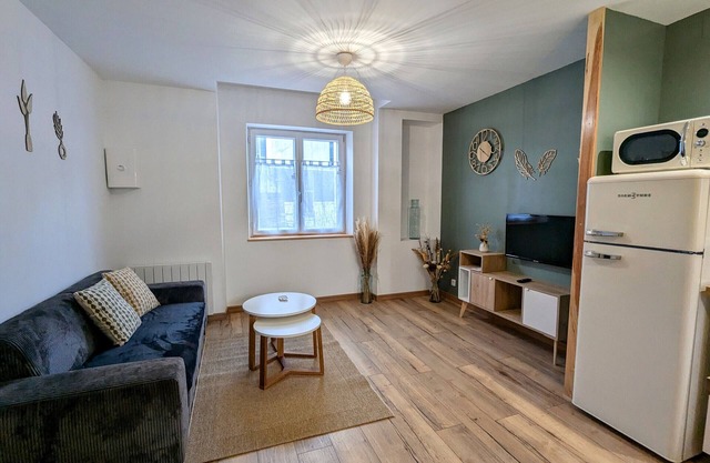 Modern and quiet studio with parking in Châteauroux