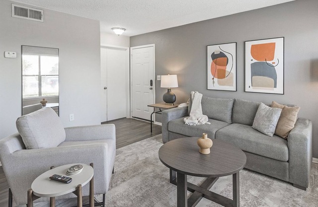 Modern Apartment in Prime Location (ID7958X11)
