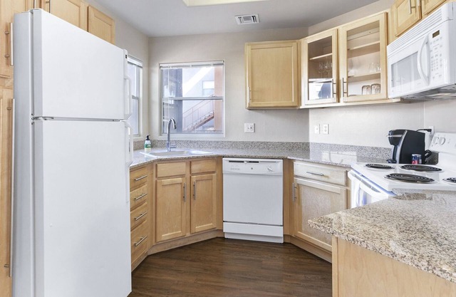 Modern Apartment in Prime Location (ID7769X09)