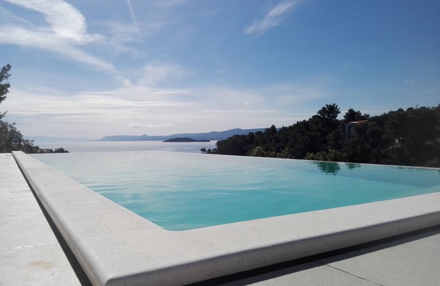 Modern apartment in villa on island Hvar 3.