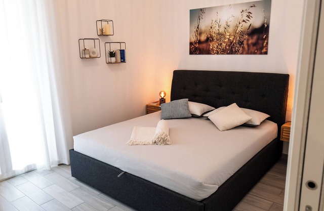 Modern apartment with sea view, top amenities and private parking space