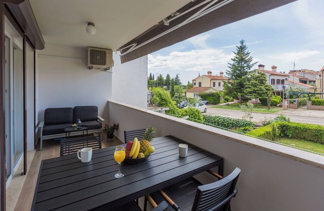 Modern apartment Luka Premium for 4 persons in Porec, only 700 m from the beach