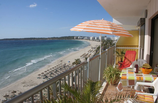 Modern apartment on the beach, magnificent views, air conditioning, WLAN