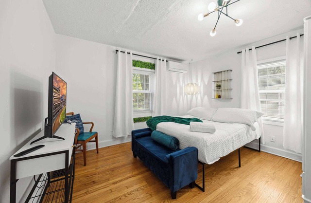 Modern Apartment with Parking & Prime Location