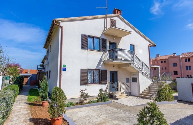 Modern Apartment with air conditioning, WLAN, terrace and grill