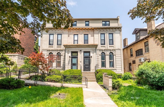 Modern Apartment with Kitchen on James St