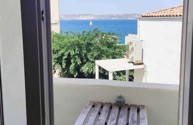 Modern apartment with sea view 5min from the beach