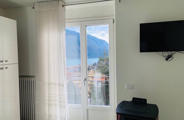 MODERN APARTMENT WITH LAKE VIEW