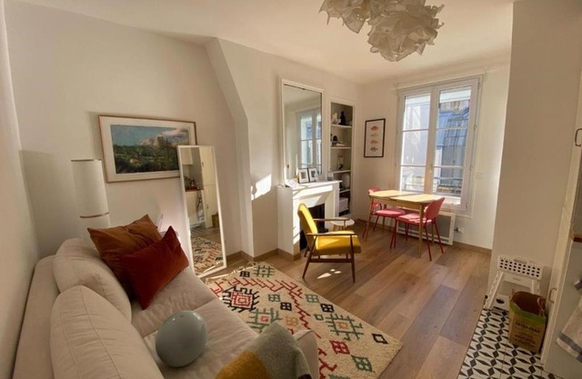 Modern Appartement w/ Tour Eiffel View in the 7th