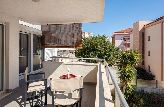 Modern apt with terrace 4 min walk to the beach