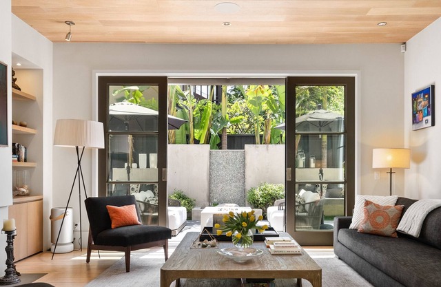 Modern Architectural Oasis in Menlo Park