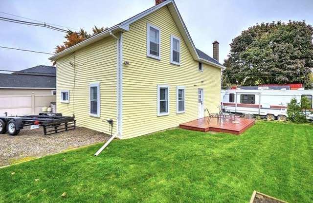 Modern Bachelor Apartment at Pen Centre