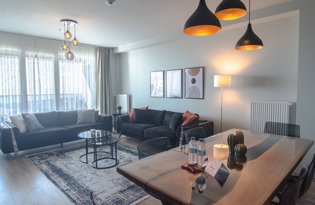 Modern Breathtaking Lake View Apartment