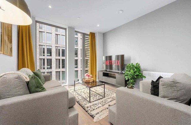 Modern Central Apartment by City SuperHost