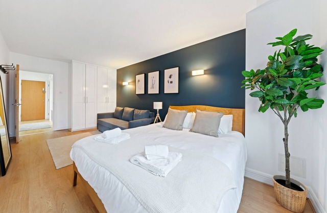 Modern & Central Camden Town Flat! Sleeps 8