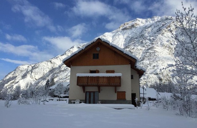 Modern Chalet in V nosc with Swimming Pool