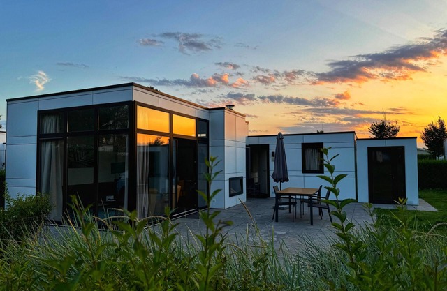 Modern chalet with fenced garden, near the sandy beach in Breskens