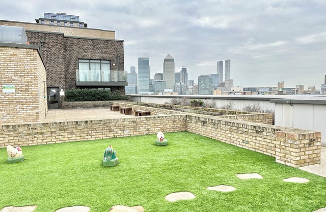 Modern clean apartment with gym & rooftop