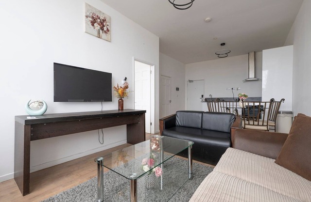 Modern comfort near The Hawthorns Station