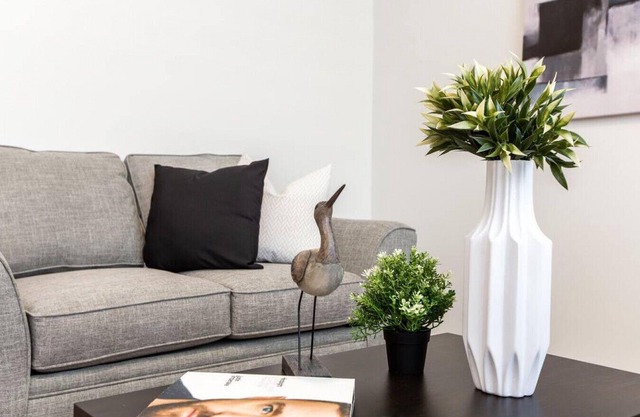 Modern & Comfy ~ 25min to City ~ King & Queen Beds