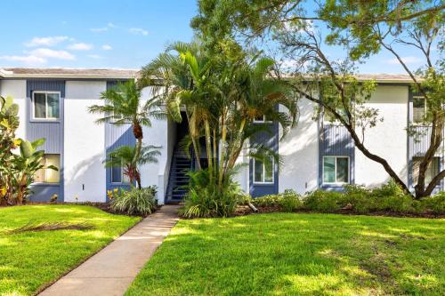 Modern Condo on the lake Oldsmar FL
