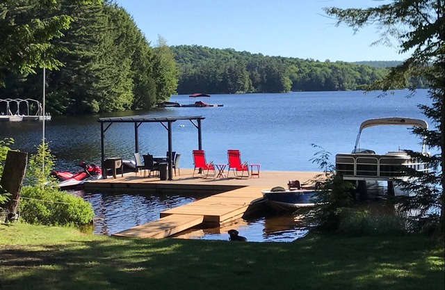 MODERN COTTAGE NEW 2018, 2400 SQ FT, 150FT SAND SHORELINE