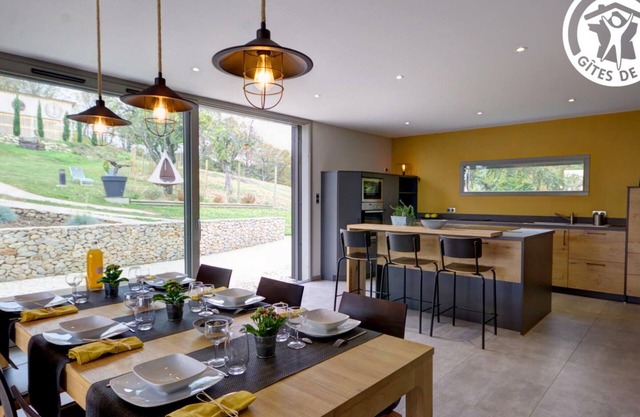 Modern cottage with garden and pond, near Montbrison