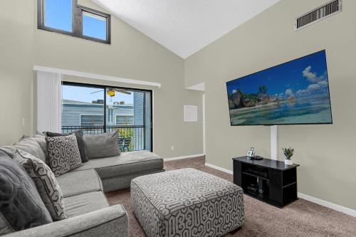 Modern Cozy 2BR Condo Near Disney