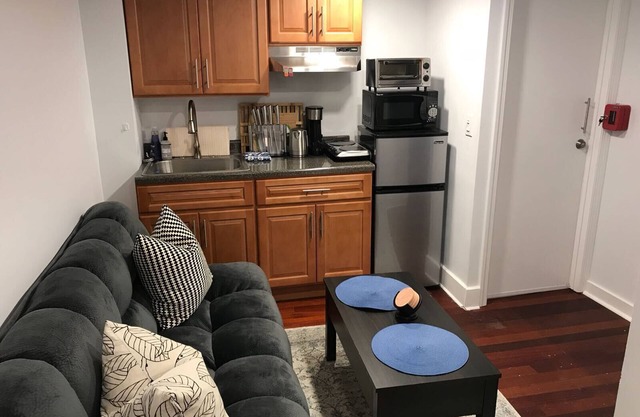 Modern & Cozy Apt in WB with W/D in unit!