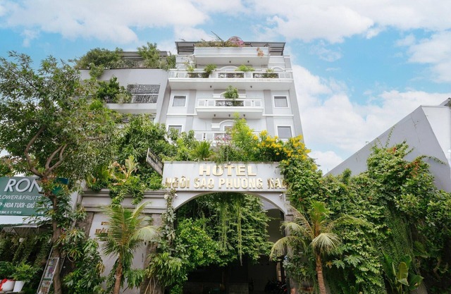 Modern Cozy Suite | Free WiFi & Parking Included