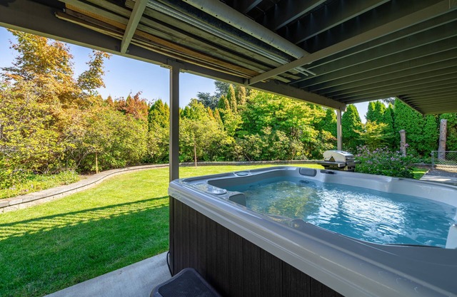 Modern Daylight Rambler w/Hottub