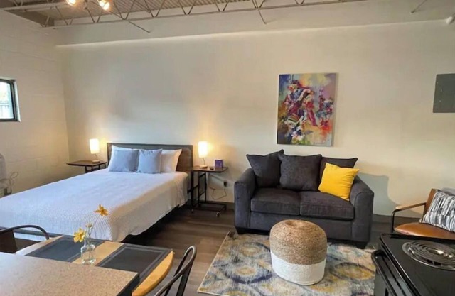 Modern Downtown Studio living! Walker’s paradise!