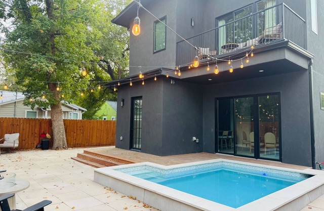 Modern East Austin Stay near Rainey St, Dining & Lady Bird Lake | The Ashlee