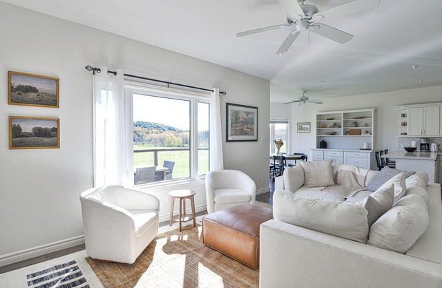 Modern Farmhouse Getaway | 5+ Acres | Family Friendly | Arrowhead | Algonquin