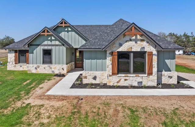 Modern Farmhouse Retreat - Leon's Crossing