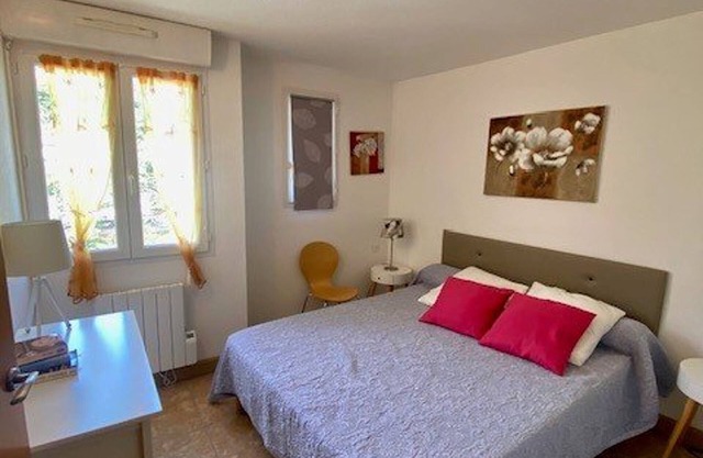 Modern F2 Apartment with Parking in Amélie-les-Bains, Sleeps 2