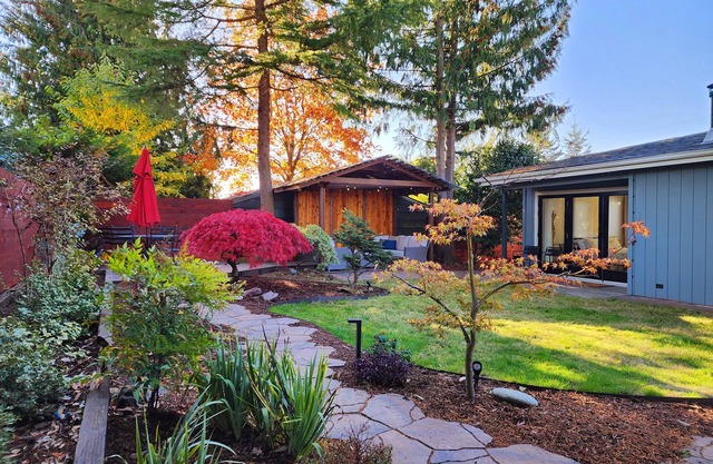 Modern Fully Remodeled, Relaxing Garden w/Outdoor Sauna, 3BR in Ballard