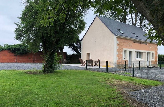 Modern Gîte near Le Mans: Garden, Wi-Fi, 4 Bedrooms, 3 Baths, Accessible, Ideal for Professionals