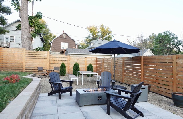 Modern Gem: King Bed I Arcade I FirePit I 5mins CWS I CHI Arena I Creighton