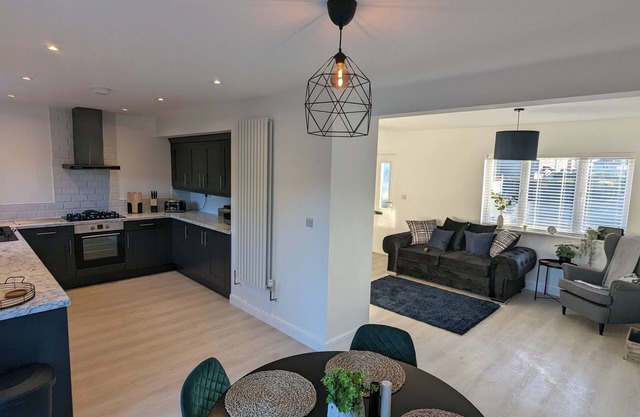 Modern Gilliver house Rural retreat sleeps 7