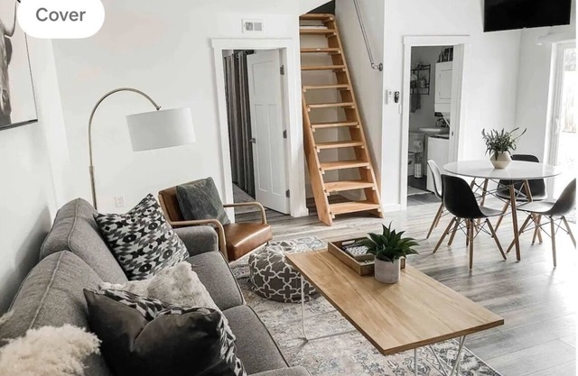 Modern Guest House w/Private Hot Tub, Loft & Fenced Yard near Jacksonville
