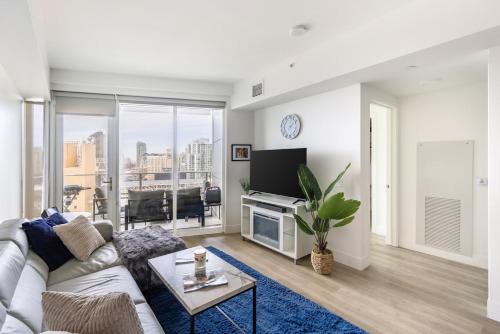 Modern High-Rise Gaslamp, Convention Center, PETCO