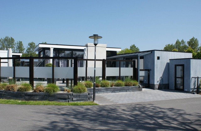 Modern holiday chalet 'Timeout' with fenced garden, near the sandy beach in Bres