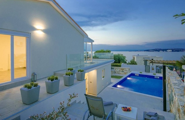 Modern holiday home set on its own enclosed property only 100 m from the beach